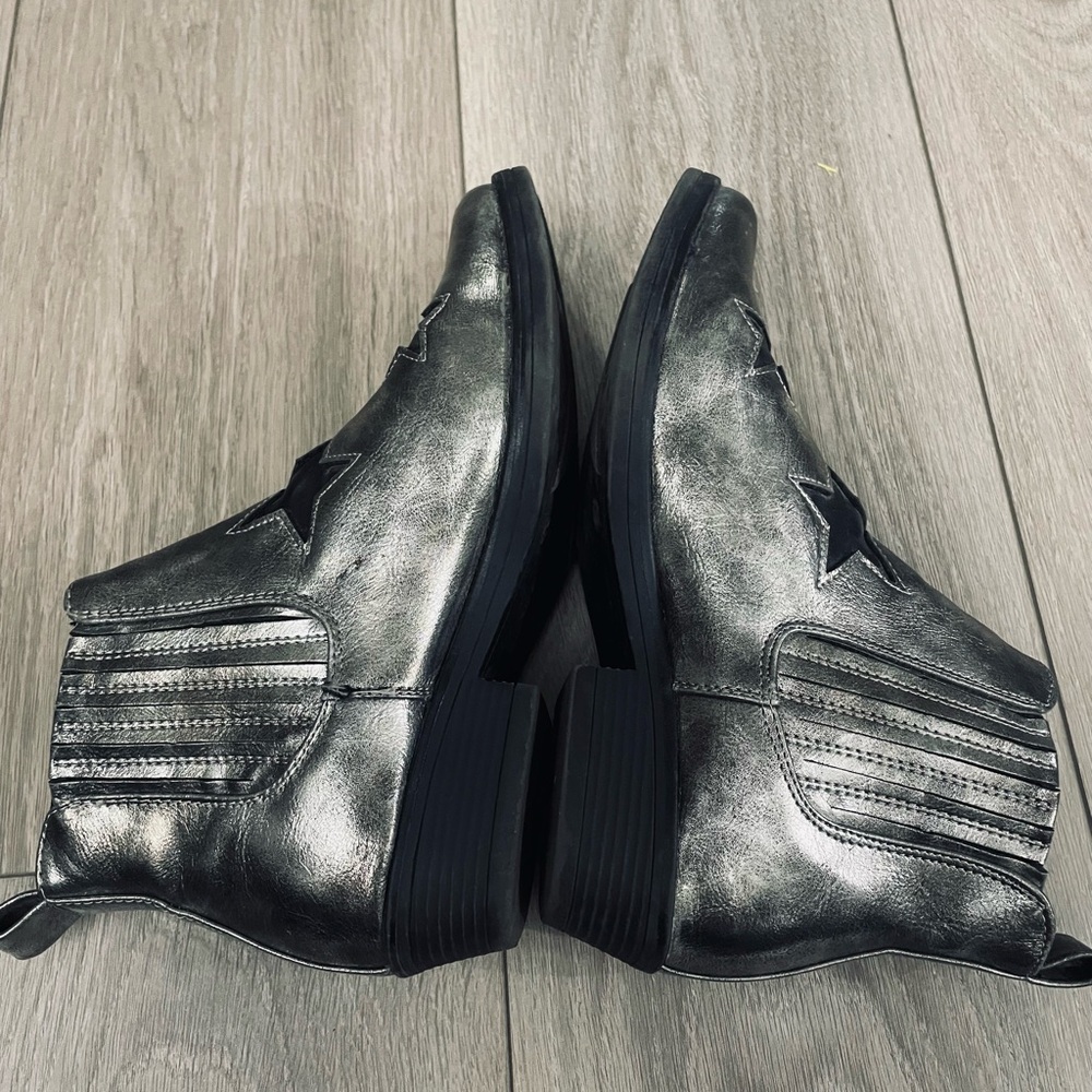 Seven7 Silver Boots Pointy Toe Leather Stars  Size 7 - Picture 8 of 10